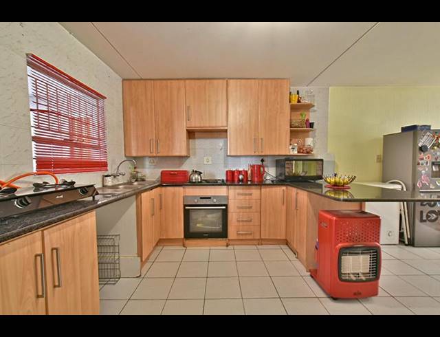 3 BEDROOM APARTMENT FOR SALE IN OAKDENE